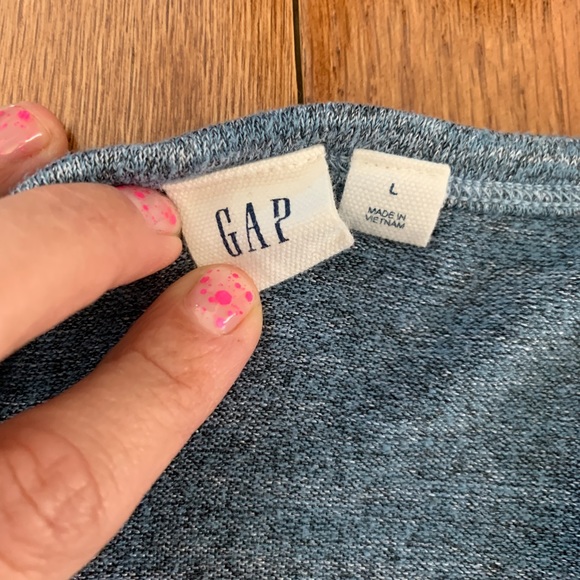 WORN ONCE SUPER SOFT GAP TEE - Picture 3 of 4